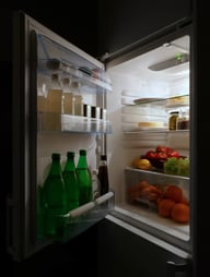 Open_refrigerator_with_food_at_night